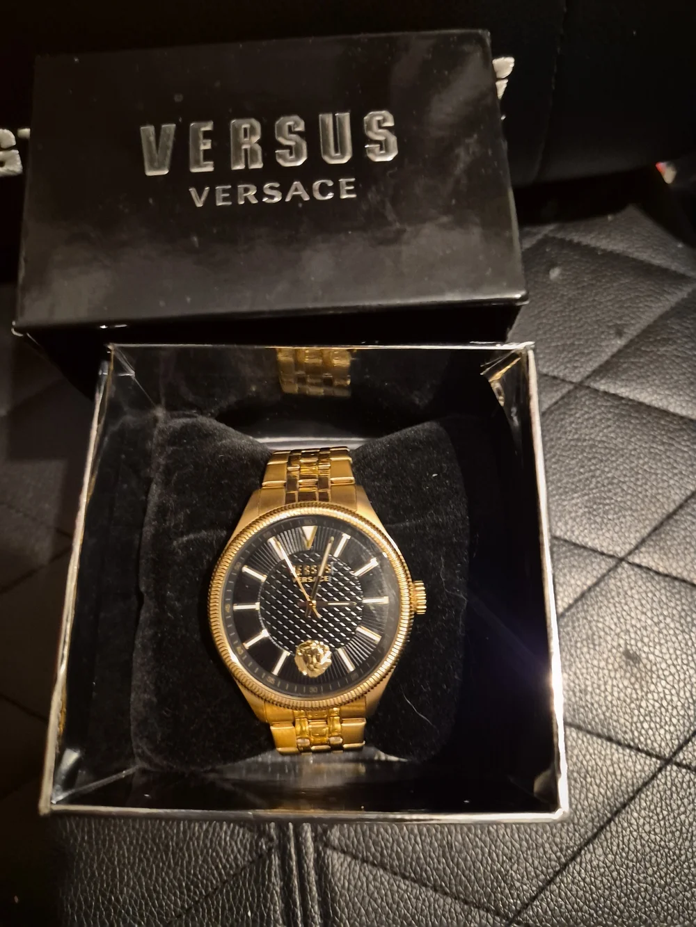 Versace classic versus